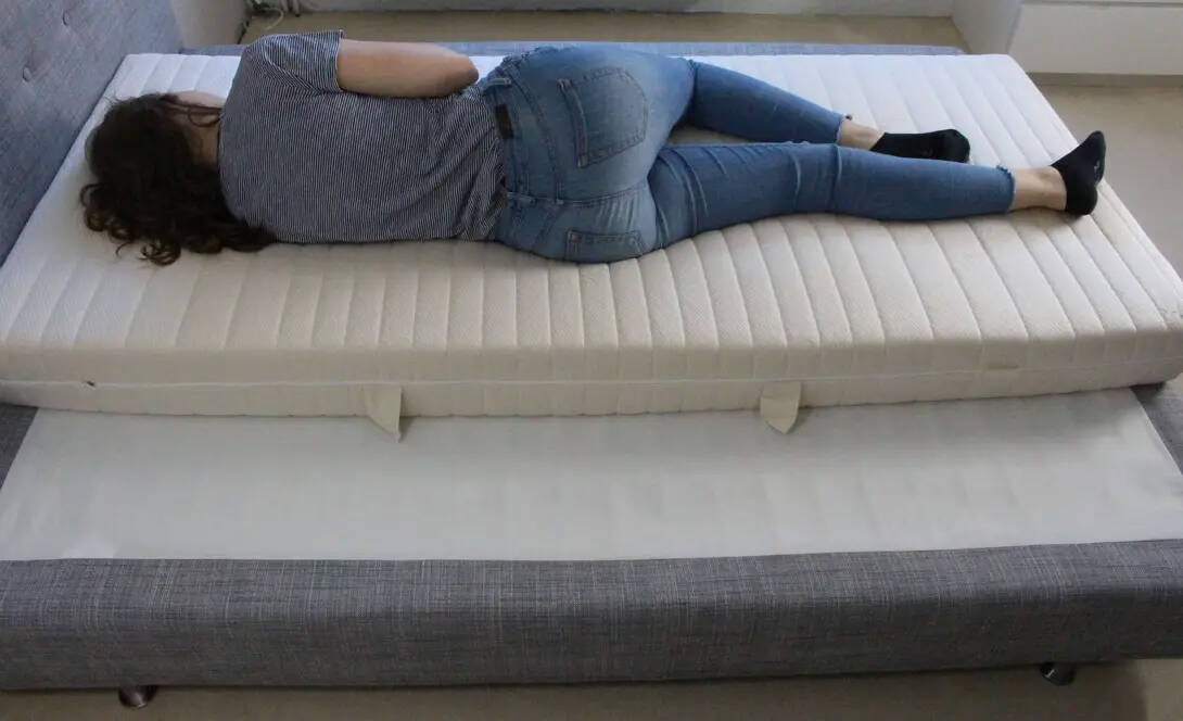 allnatura Supra Comfort Matratze mit Probeschläferin